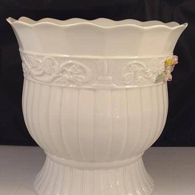 Belleek Irish Porcelain Tree of Life Cache Pot- Annual Piece 2003- Approx 8 1/4" Tall. 8 1/4" in Diameter