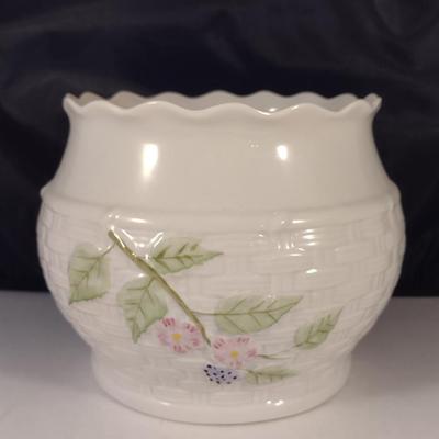 Belleek Irish Porcelain Basketweave 'Summer Briar' Cachepot Planter- Approx 5 1/4" Tall