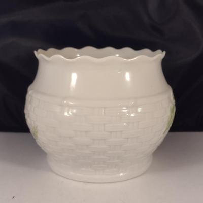 Belleek Irish Porcelain Basketweave 'Summer Briar' Cachepot Planter- Approx 5 1/4" Tall