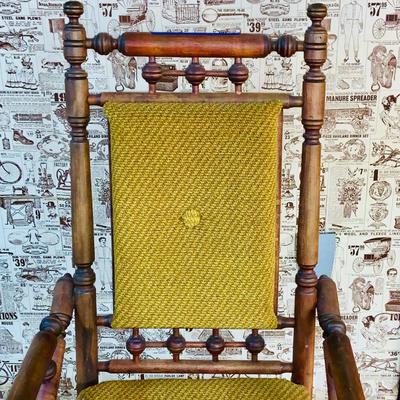 LOT 83: Antique/ Vintage Early American Spindle Rocking Chair