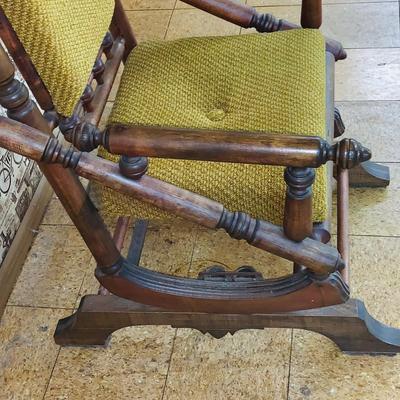 LOT 83: Antique/ Vintage Early American Spindle Rocking Chair