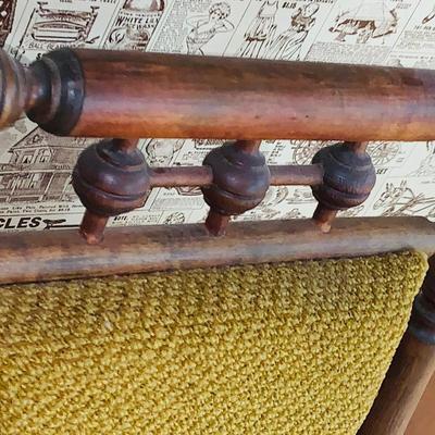 LOT 83: Antique/ Vintage Early American Spindle Rocking Chair