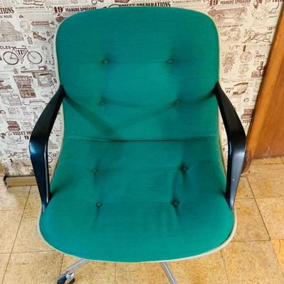 LOT 84: Vintage Mid-Century Pollock Knoll Style Executive Chair