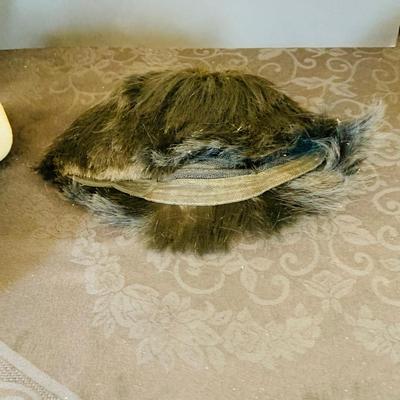 LOT 88: Selection of Vintage Men’s Toupees and Milliner Hat Block Heads Including a Vintage/Antique Canvas Head with Adjustable Clamp on...