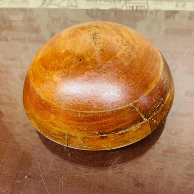 LOT 88: Selection of Vintage Men’s Toupees and Milliner Hat Block Heads Including a Vintage/Antique Canvas Head with Adjustable Clamp on...