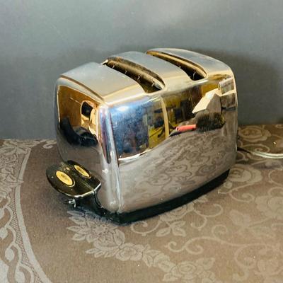 LOT 96: Vintage Waring Blender, Sunbeam Radiant Control Toaster, and Mirro Pastry Press In Original Box