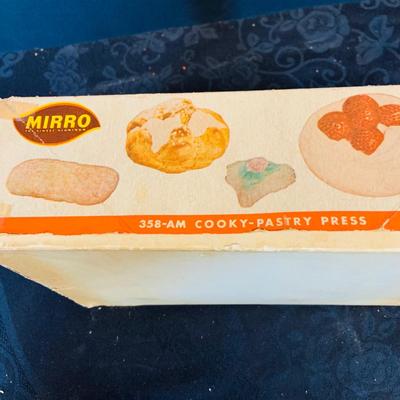 LOT 96: Vintage Waring Blender, Sunbeam Radiant Control Toaster, and Mirro Pastry Press In Original Box