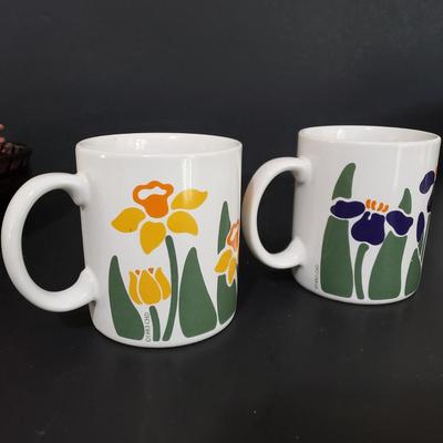LOT 113: Vintage Kitchen; Pyrex Desert Dawn, Chrome Cake Box, Cookbooks, Bundt Pan, and More