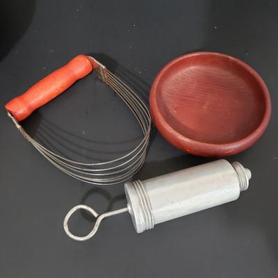 LOT 113: Vintage Kitchen; Pyrex Desert Dawn, Chrome Cake Box, Cookbooks, Bundt Pan, and More