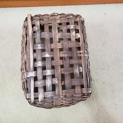 LOT 118: Rustic and Mid-Century Decor