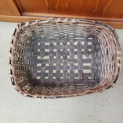 LOT 118: Rustic and Mid-Century Decor