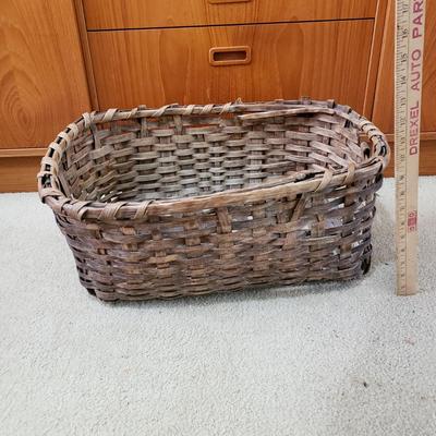 LOT 118: Rustic and Mid-Century Decor
