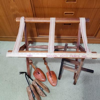 LOT 122: Antique Primitive Clothesline Winder/Holder, Vintage Luggage Rack & Wooden Shoe Stretchers