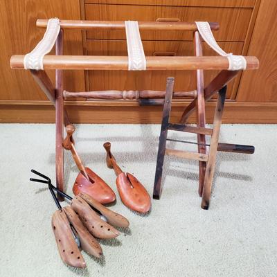 LOT 122: Antique Primitive Clothesline Winder/Holder, Vintage Luggage Rack & Wooden Shoe Stretchers