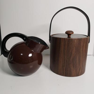 LOT 126: Kitchen Collection: Corning Ware, Farberware, Apple Peeling Machine, Coffee Pots & More