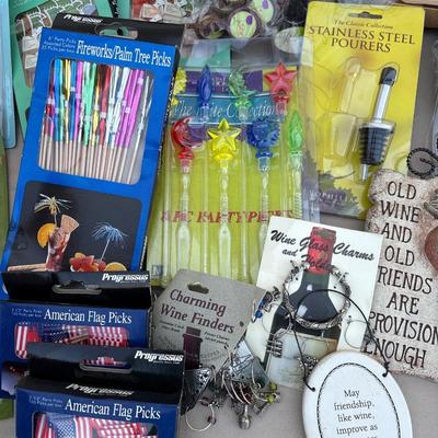 Wine decor lot with tote
