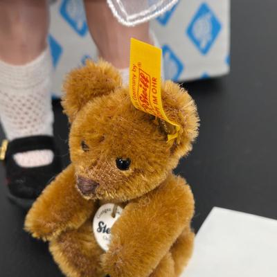 LOT 41: Schildkrot-Puppen Dolls with Their Steiff Teddy Bears