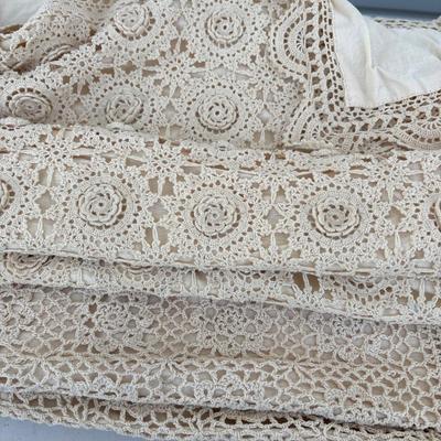 Crocheted pillow covers & runner plus other linens/doilies