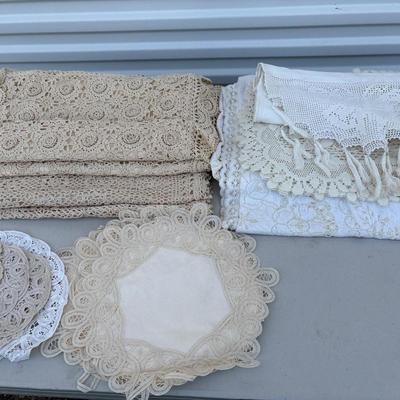 Crocheted pillow covers & runner plus other linens/doilies