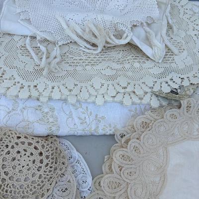Crocheted pillow covers & runner plus other linens/doilies