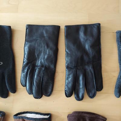 Winter Gloves, Hats & Scarves by Christian Dior, Ralph Lauren, Coach, & More (C2-BBL)