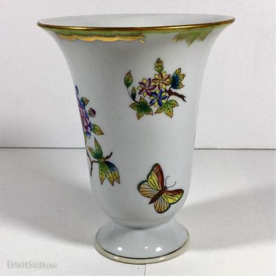 Vintage Herand of Hungary Queen Victoria Vase