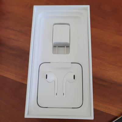 Two iPhones, Phone Lenses, and Tripod (BR2-EL)