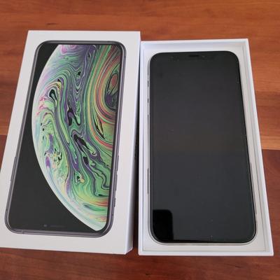 Two iPhones, Phone Lenses, and Tripod (BR2-EL)