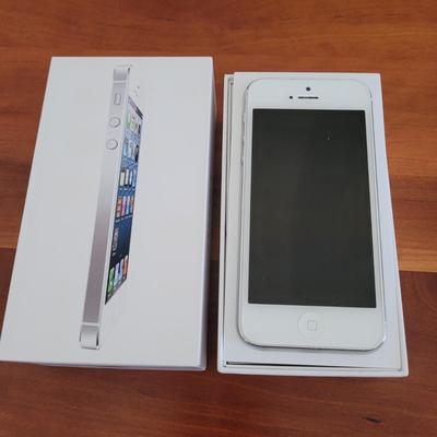 Two iPhones, Phone Lenses, and Tripod (BR2-EL)