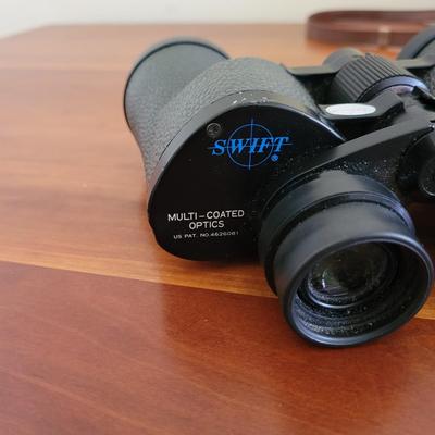 Two Sets of Vintage Binoculars incl. Swift Audubon (BR2-EL)