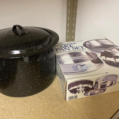 Stock pot and spring form pan