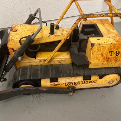 Vintage mighty Tonka dozer T9