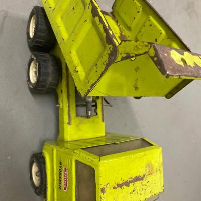 Lime green Tonka hydraulic truck