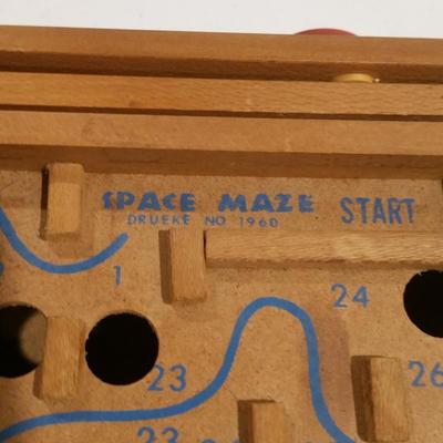 Vintage Shoot the Moon, Space Maze Games