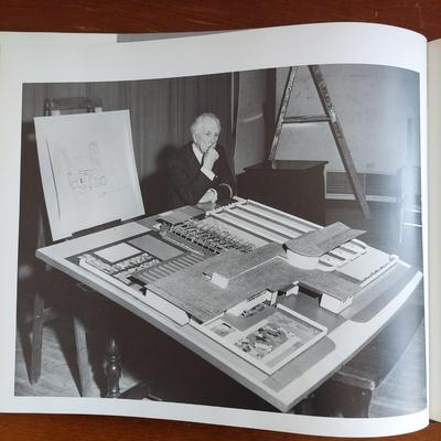 Frank Lloyd Wright Tiles & Coffee Table Book (E-BBL)