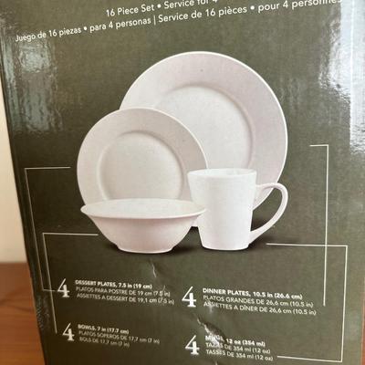 NEW—Gibson Home Noble Court 16-Piece Dinnerware Set
