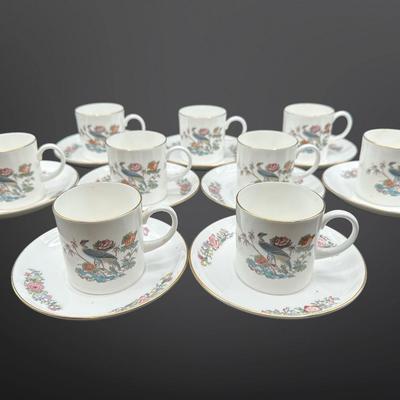 WEDGWOOD Kutani Crane Teacups & Saucers