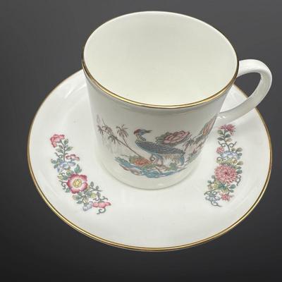 WEDGWOOD Kutani Crane Teacups & Saucers