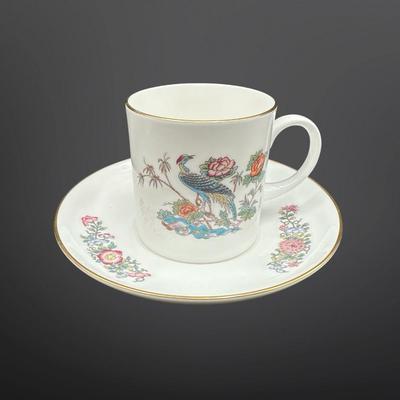 WEDGWOOD Kutani Crane Teacups & Saucers