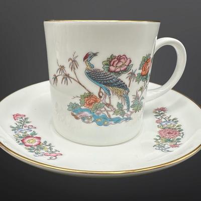 WEDGWOOD Kutani Crane Teacups & Saucers