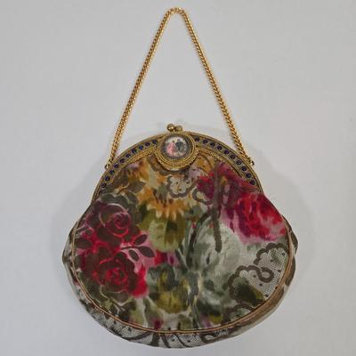 LOT 70: Antique and Vintage Evening Purses