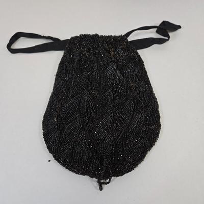 LOT 73: Ladies' Vintage Purses