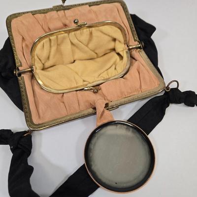 LOT 73: Ladies' Vintage Purses