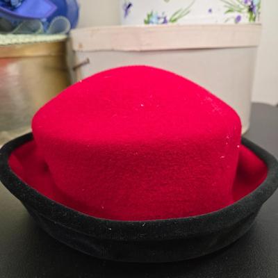 LOT 91: Ladies' Fashionable Hats
