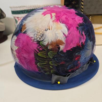 LOT 93: Variety of Vintage Ladies' Hats