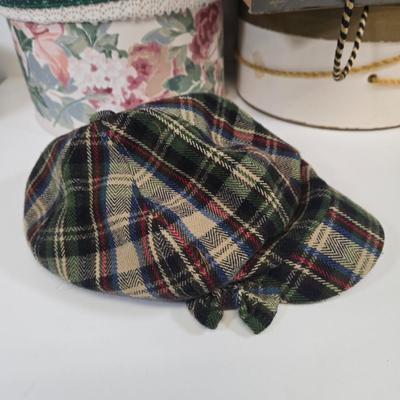 LOT 93: Variety of Vintage Ladies' Hats