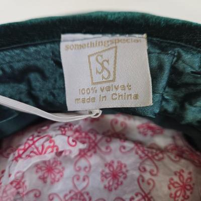 LOT 93: Variety of Vintage Ladies' Hats