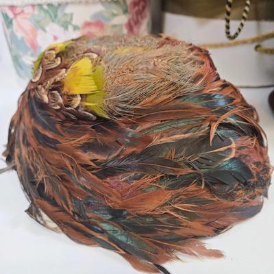 LOT 93: Variety of Vintage Ladies' Hats