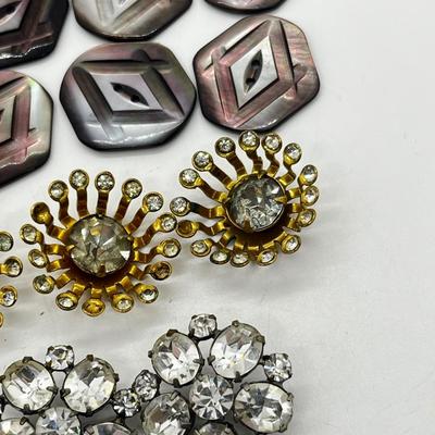 LOT 163J: Antique/ Vintage Buttons