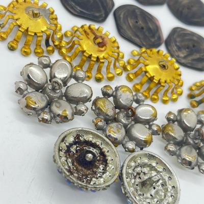 LOT 163J: Antique/ Vintage Buttons